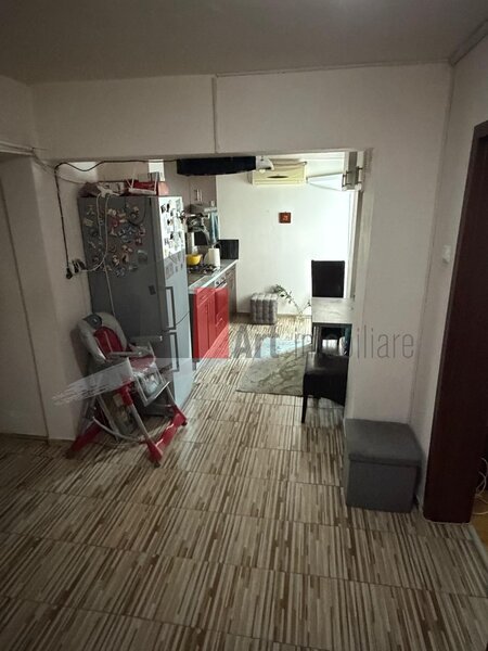 Crangasi, apartament cu 3 camere de vanzare, loc de parcare.