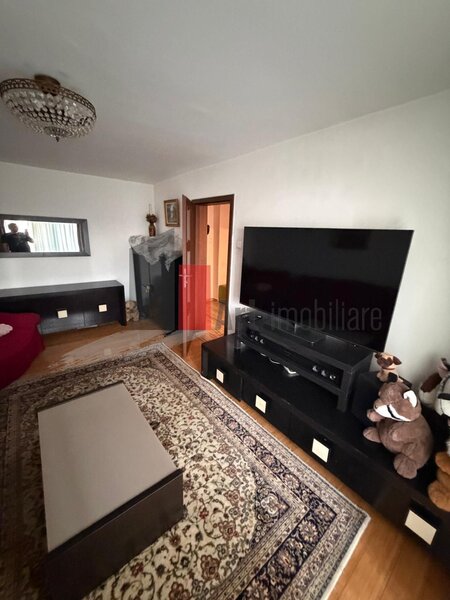 Crangasi, apartament cu 3 camere de vanzare, loc de parcare.