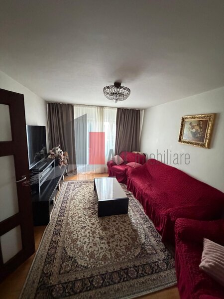Crangasi, apartament cu 3 camere de vanzare, loc de parcare.