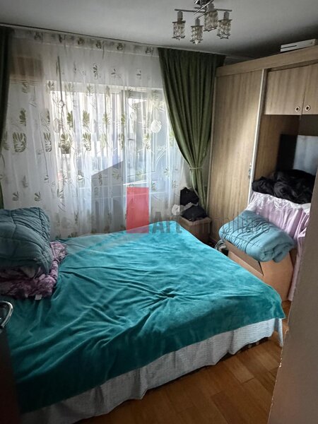 Crangasi, apartament cu 3 camere de vanzare, loc de parcare.