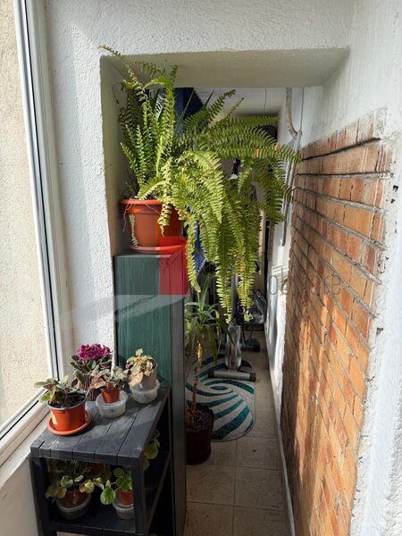 Crangasi, apartament cu 3 camere de vanzare, loc de parcare.